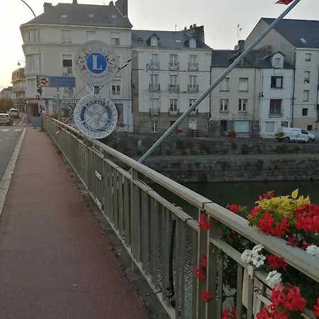 Spacieux T3 Lumineux Dans Quartier Historique Avec Wifi Redon Buitenkant foto